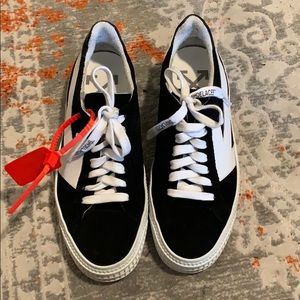 Off-white Arrow Sneaker